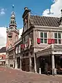 Tour (de Speeltoren) et De Waag.