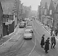 Monnickendam autrefois : animation dans une rue enneigée, le 12 janvier 1963.