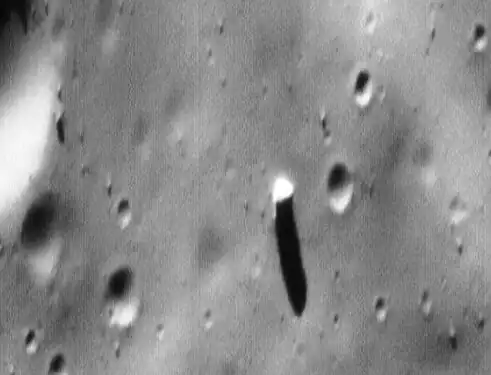 Le monolithe de Phobos (1998).