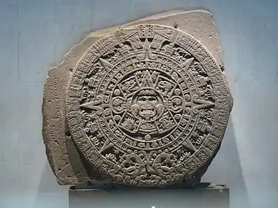 Monolithe dit « Pierre du Soleil » relatant la cosmogonie aztèque (v. 1479, Musée national d'anthropologie, Mexico).
