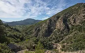 Vue de l'extrémité sud des gorges d'Héric à Mons.