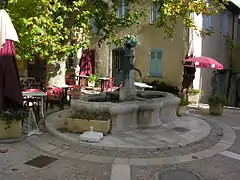 Fontaine de la place du Centre.