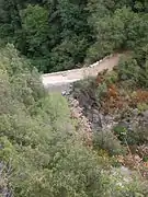 Pont dit de Mons sur la Siagne, ancien chemin de Saint-Cézaire à Mons, a hauteur de 12m.