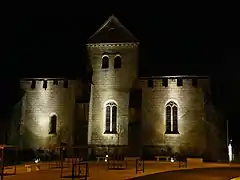 L’église Notre-Dame-de-la-Nativité de Monsec, de nuit.