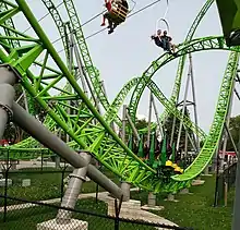 Description de l'image Monster at Adventureland from the line.jpg.