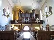 Vue intérieure de la nef vers l'orgue de tribune Rohrer-Rinckenbach (XVIIIe-XIXe).