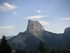 Mont Aiguille au sud depuis le col de l'Allimas.