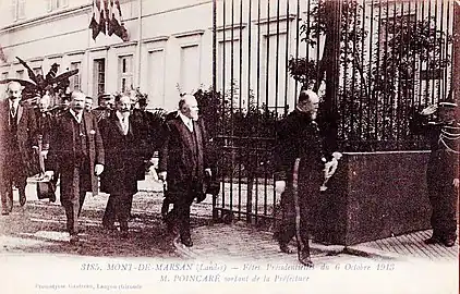 Raymond Poincaré quittant la préfecture des Landes lors des fêtes présidentielles du 6 octobre 1913
