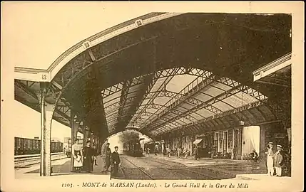 Train à vapeur entrant en gare de Mont-de-Marsan