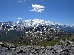 Le mont Blanc depuis le col d'Anterne. Au premier plan, le massif de Pormenaz.