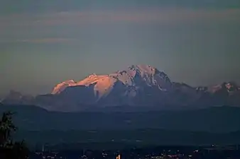 Le mont Blanc est parfaitement visible par jour de beau temps.