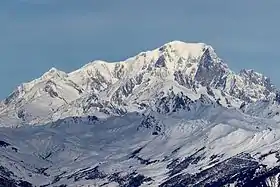 Vue du versant sud-ouest du mont Blanc en hiver depuis Valmorel en Tarentaise.