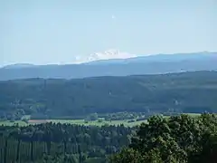 Le Mont Blanc, visible depuis la Fly, par beau temps
