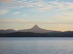 Vue du mont Choungui depuis l'îlot Bandrélé.