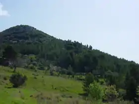 Vue du mont Combe depuis la ferme abandonnée de la Touravelle.