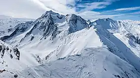 Le mont Turia mène au mont Pourri via son arête Nord (vu depuis l'aiguille Rouge, en hiver)