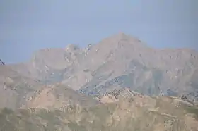 Vue de la face Nord-Est du mont Pouzenc depuis le sommet de la pointe de l'Eyssina.