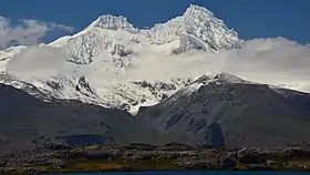 Vue du mont Ross depuis le navire Marion Dufresne en décembre 2013 (été austral).