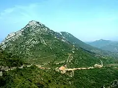 Le Pech de Fraysse, point culminant à l'extrémité sud du mont (917 m).