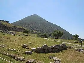 Vue du mont Zara depuis l'entrée du site de Mycènes.