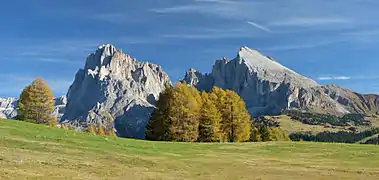 Vue du Sassolungo depuis l’Alpe de Siusi.