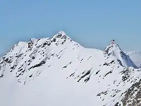 Vue du mont du Borgne (au centre) et de l'aiguille du Borgne (à droite).