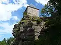 La chapelle des Anges au bord d'un plateau rocheux.