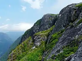 Vue de l'Acropole des Draveurs, versant ouest de la montagne des Érables.