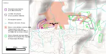 Carte de la zone d'exploitation de l'or secondaire sur le site de la montagne d'or figurant 3 zones prévisionnelles sous forme de polygones violets et 8 polygones verts représentant les zones prospectées. Figure également en orange un cadre représentant la zone visée et un polygone qui y est inscrit représentant la zone déjà impactée, ainsi que les principaux cours d'eaux et pistes attenant au projet