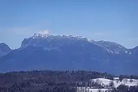 La montagne de Sous-Dîne vue depuis l'ouest.