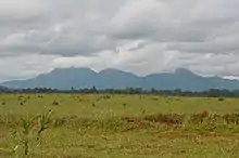 Montagne de cratère à Koutaba