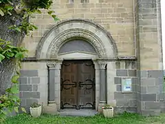 Le portail de l'église.