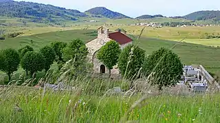 Chapelle notre Dame des Carnesses et Camurac au lointain