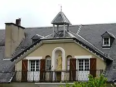 Détail de l'ancien bâtiment religieux reconverti en crèche