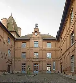 Cour intérieure.