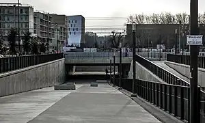 Le passage sous la gare, aménagé après la suppression du passage à niveau. Il est interdit aux véhicules à moteurs.