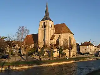 L'église Notre-Dame-et-Saint-Blaisevue du sud.