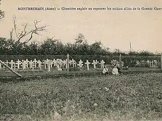 Le cimetière du calvaire provisoire vers 1920.