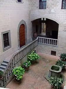 Il Cortile dei Duchi (la Cour des Ducs).