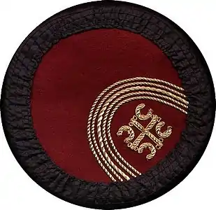 Croix serbe dans le chapeau traditionnel Monténégrin