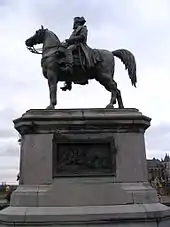 La statue équestre de Napoléon érigée en 1867 sur le pont de Montereau.