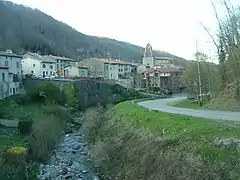 Village et église.