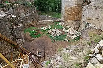 Fouilles du fossé devant le château...