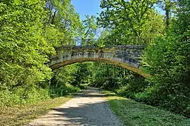 Pont sur l'ancienne voie ferrée à Montgesoye.