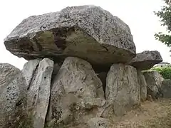 La table monumentale de l'allée couverte.