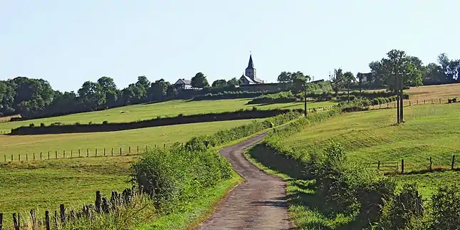 Le village de Montigny vu depuis la route départementale.