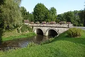 Pont de la D 922 sur la Thironne.