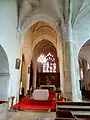 Nef, vue vers l'est dans la croisée du transept.