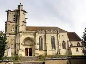 Vue de la façade sur de l'église Saint-Martin