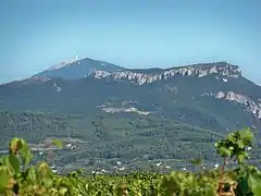 Chaîne du Grand Travers avec le mont Ventoux au second plan